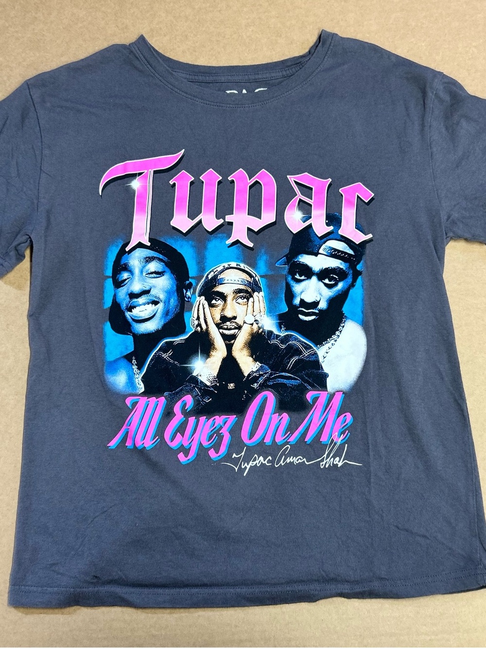 Tupac 'All Eyez On Me' Women’s M Graphic Tee - Gray Pink
